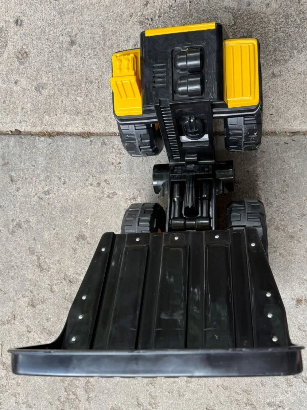 TONKA®  |  “TOUGHEST MIGHTY” DUMP TRUCK  |  XLNT  |